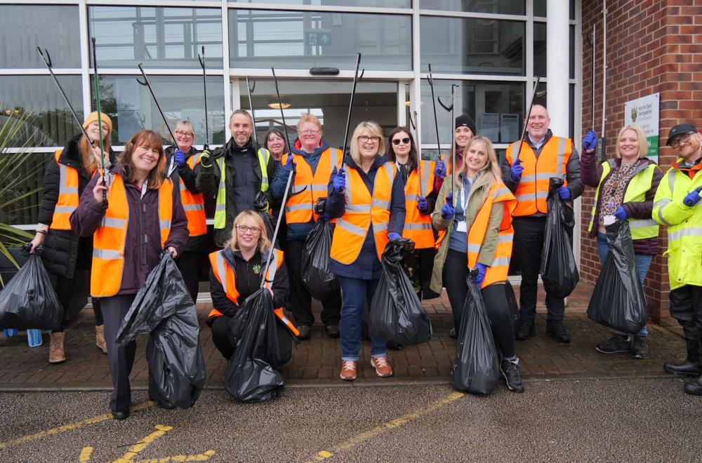 Group picture of litter pickers