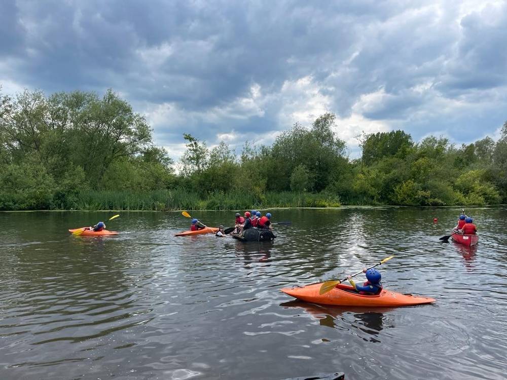 3rd Wingerworth Scout Group in canoes
